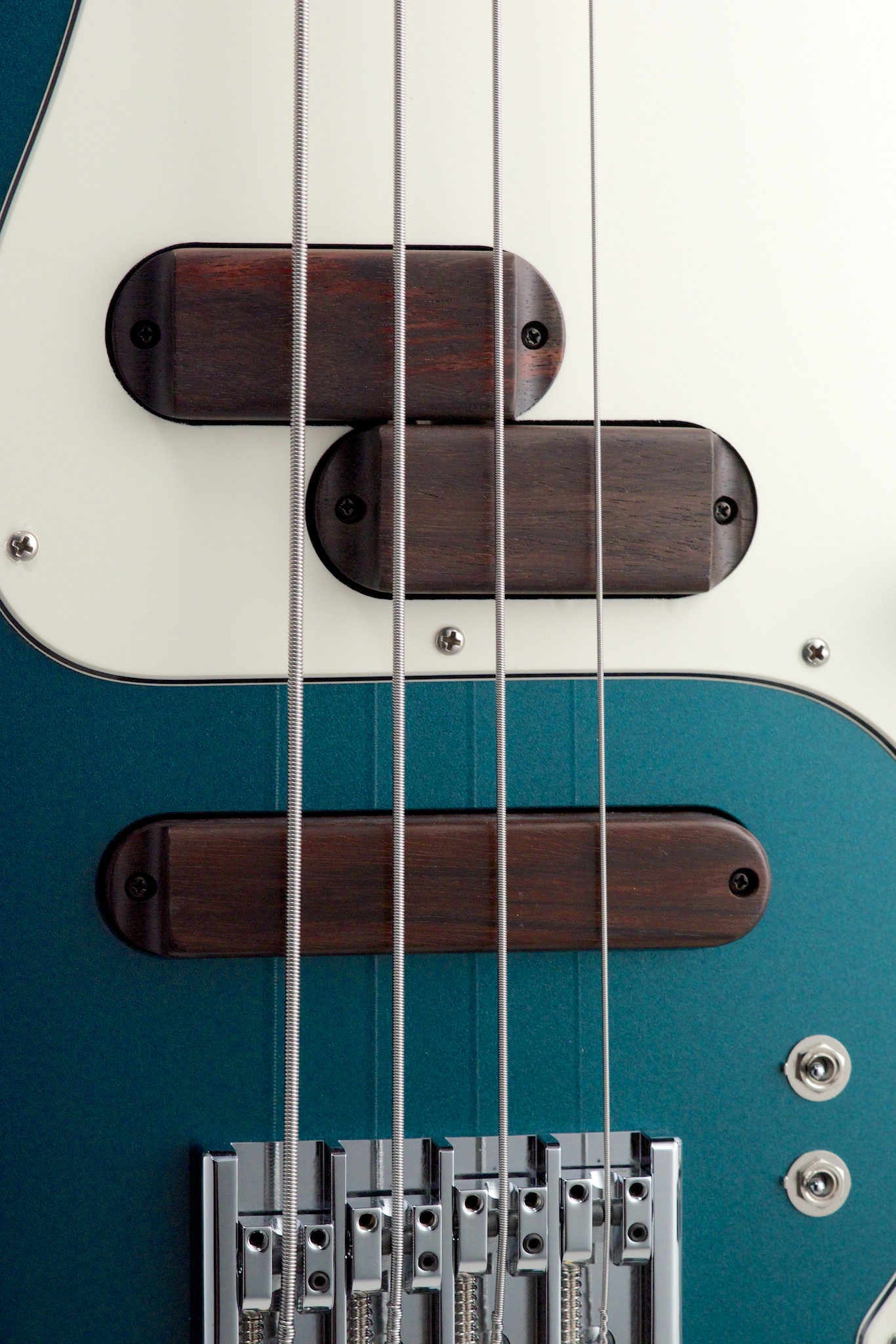 Xotic Guitars & Basses Available Now!! : XPJ-1T 4-string Ocean